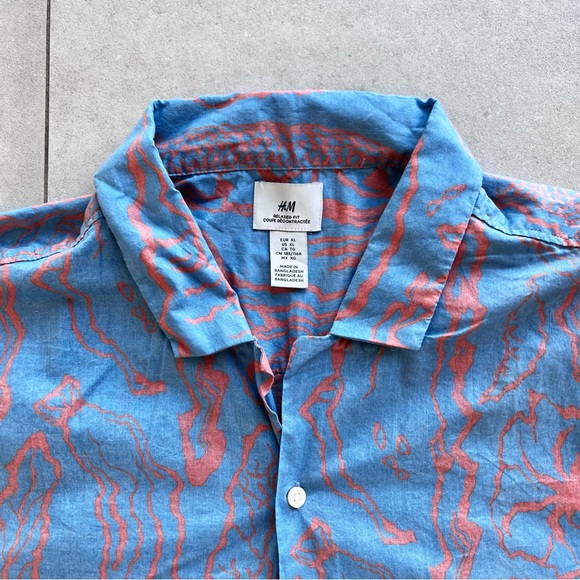 H&M Relaxed Fit Cotton Short Sleeve Shirt in Light Blue and Orange Peach Pattern - Picture 11 of 16